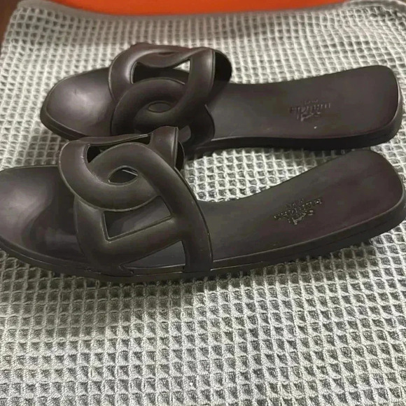 Hermes Aloha Sandals 
Rubber - Picture 10 of 12